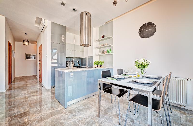 Apartamenty Homely Place Blisko Starego Rynku - Parking Poznan Exterior photo